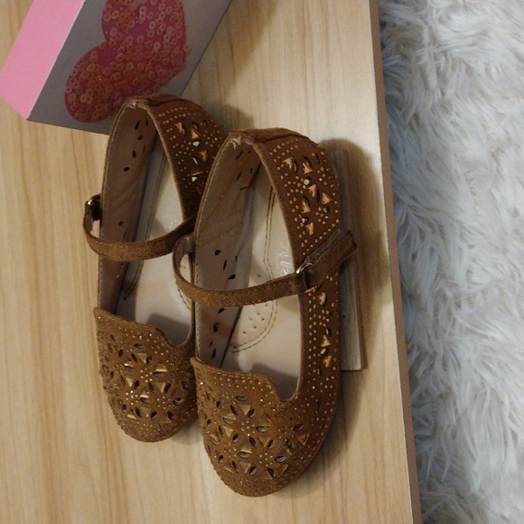 Ballet Brown Embellished Flats with strap closure Girl Size 8 - Picture 2 of 6